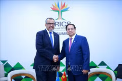Le Premier ministre Pham Minh Chinh (droite) et le directeur général de l'Organisation mondiale de la santé (OMS), Tedros Adhanom Ghebreyesus. Photo: VNA