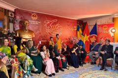L'ambassade du Vietnam en Suède et en Lettonie a organisé le 11 janvier à Stockholm une rencontre sur le thème Printemps au pays natal 2025 à l'occasion du Nouvel An lunaire (Têt). Photo: VNA