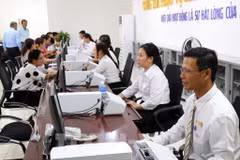 Le Premier ministre Pham Minh Chinh a signé un document exigeant que la réattribution des compétences en matière de traitement des démarches administratives au niveau de district soit finalisée d’ici le 10 juin. Photo: VNA