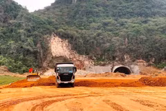 Plus de 434 000 milliards de dongs (16,44 milliards de dollars) d'investissements publics ont été décaissés à fin août. Photo: VietnamPlus