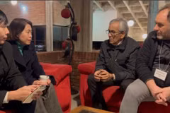 Séance de travail entre l’ambassadrice Ngo Minh Nguyet et Juan Castillo, secrétaire général du Parti communiste d’Uruguay et ministre du Travail et de la Sécurité sociale. Photo: VNA