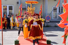 Fête des Rois Hung au Centre commercial Sapa. Photo: VNA