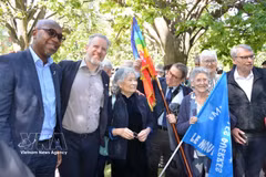 Mme Tran To Nga et des soutiens à son action en justice contre les entreprises chimiques américaines. Photo : VNA
