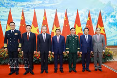 Le Premier ministre reçoit les ministres chinois des Affaires étrangères, de la Défense et de la Sécurité publique. Photo: VNA