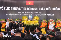 Cérémonie d’inhumation de l’ancien président Tran Duc Luong à Quang Ngai. Photo: VNA