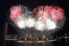 Feu d'artifice de l'équipe portugaise lors de la dernière soirée du DIFF 2026, le 11 juillet 2026. L'équipe portugaise a remporté le championnat lors de l'édition 2026. Photo : VNA
