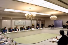 La rencontre entre le vice-Premier ministre vietnamien Nguyen Chi Dung et le maire de Nagoya Hirosawa Ichiro. Photo: VNA