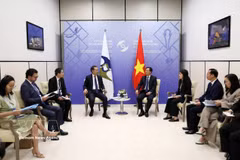 Rencontre entre le vice-Premier ministre Ho Quoc Dung et Bakytzhan Sagintayev, président du Conseil de la Commission économique eurasienne (CEE). Photo: VNA