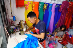 L'ao dài de Trach Xa : un artisanat d'exception, désormais patrimoine national