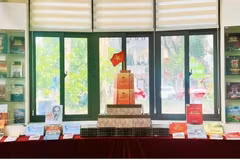 Exposition thématique intitulée « La Révolution d’Août 1945 – Un jalon historique de la nation ». Photo: Centre culturel et la Bibliothèque de Hanoï