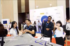 Les délégués participant au Forum économique d'automne 2026 ont pu découvrir les applications concrètes des technologies. Photo : VNA