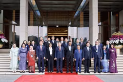 Le président de l’Assemblée nationale reçoit des dirigeants d’organisations internationales d’audit. Photo. VNA