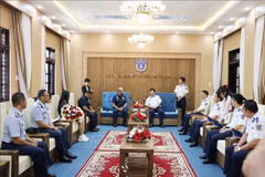 Le Commandement de la Région 2 des Garde-côtes du Vietnam accueille la délégation des Garde-côtes des Philippines. Photo: VNA