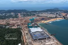 Le Centre de congrès et d'expositions de l'APEC possède une toiture de 52 000 m², une surface au sol totale de 153 130 m² (sous-sol compris) et une hauteur de 39,25 m. Photo : VNA 