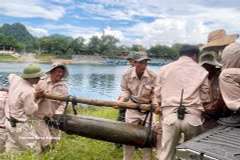 L'équipe de déminage de l’organisation britannique MAG a neutralisé sans incident une bombe découverte dans la commune de Phong Nha, province de Quang Tri. Photo : VNA
