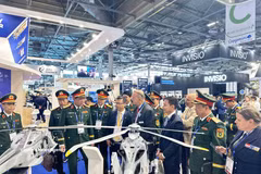 La délégation du ministère de la Défense, conduite par le général de corps d’armée Nguyen Truong Thang, vice-ministre, participe au Salon mondial de la Défense et de la Sécurité Eurosatory 2026, organisé en France du 15 au 19 juin. Photo: VNA