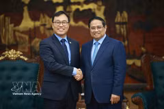 Le Premier ministre vietnamien Pham Minh Chinh et Choi Young Sam, ambassadeur de la République de Corée. Photo: VNA