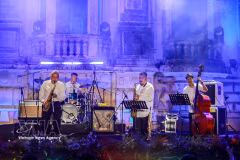 La soirée d’ouverture a proposé des performances des troupes musicaux que sont Song Hong Jazz Band, Nguyen Le Special Quartet et Senri Kawaguchi Special Fusion Band. Photo: VNA