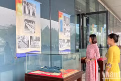 Exposition de plus de 100 photos présentant l'ao dai des femmes vietnamiennes en temps de guerre