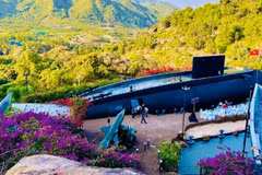 Le site « Tau ngam Nha Trang Impression » est une destination touristique créative et originale. Photo: nhandan.vn