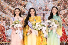 Nguyen Ngoc Kieu Duy (au milieu), originaire de Can Tho dans le delta du Mékong, a été sacrée Miss National Vietnam 2024 lors de la finale qui s'est déroulée le 28 décembre à Ho Chi Minh-Ville. Photo: VNA