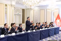 Rencontre entre le haut dirigeant To Lam et des experts et intellectuels vietnamiens en Belgique et au Luxembourg. Photo: VNA