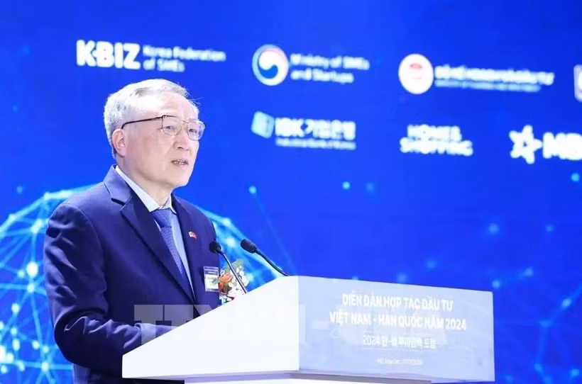 Le vice-Premier ministre permanent Nguyen Hoa Binh lors du forum de coopération en matière d'investissement Vietnam- République de Corée au Centre national d'innovation (NIC), tenu à Hanoï le 21 novembre. Photo : VNA