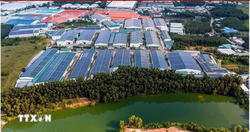 À ce jour, les zones industrielles (ZE) de la province de Binh Duong abritent 3 128 projets actifs, dont 2 448 projets à capitaux étrangers cumulant un capital social total de plus de 29,6 milliards de dollarsPhoto : VNA