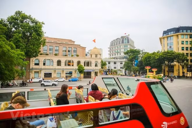Grâce à l’adoption de diverses réformes dans la promotion du tourisme, le nombre de visiteurs à Hanoï a fortement augmenté ces derniers temps. Photo : VN+