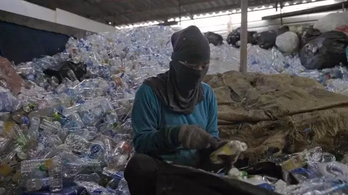 Le recyclage de déchets en Thaïlande. Photo : Bloomberg