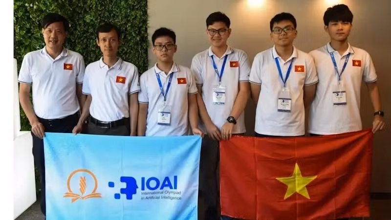 L'équipe Vietnam 1 du lycée d'excellence Hanoï-Amsterdam a obtenu la médaille de bronze. Photo: nhandan.vn