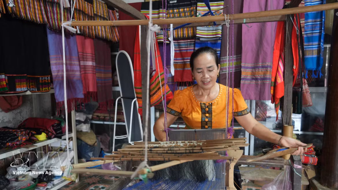 Nghe An valorise le tissage traditionnel pour développer le tourisme communautaire