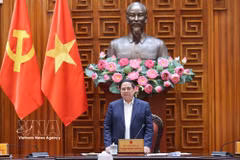 Le Premier ministre Minh Chinh s'exprime lors de la réunion. Photo: VNA