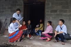 Soins sanitaires dans un hameau à Ha Giang. Photo: VNA