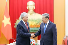 Le président de la Douma d’État de Russie reçu par des dirigeants vietnamiens