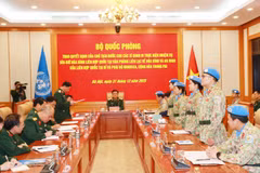 Quatre officiers de l’Armée populaire déployés dans des missions de maintien de la paix de l’ONU. Photo: VNA