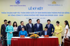 Da Nang et le transporteur national Vietnam Airlines signent, le 10 juillet, un protocole d’accord de coopération globale pour la période 2026-2030, afin de développer le transport aérien et de renforcer l’attractivité de la destination. Photo: VNA