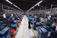 La société SUNJIN AT&C VINA Co., Ltd., implantée dans la zone économique de Chan May – Lang Co, dans la ville de Huê, est une entreprise à 100 % de capitaux sud-coréens spécialisée dans la fabrication de produits en maille destinés à l’exportation. Photo: VNA