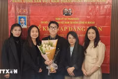 Des jeunes intellectuels vietnamiens à l’étranger confiants à l’approche du 14e Congrès du PCV. Photo: VNA