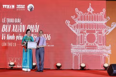 Le Grand Prix Bui Xuan Phai – Pour l’amour de Hanoï 2026 décerné au poète Bang Viet. Photo: VNA