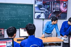 Face au vieillissement de la population et à la perte de compétitivité de sa main-d’œuvre à bas coût, le Vietnam traverse une transition structurelle majeure de son marché du travail, exacerbée par le déploiement fulgurant de l'intelligence artificielle (IA). Photo: nhandan.vn