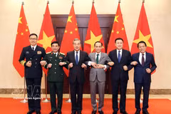 Les ministres des deux pays, lors de la première réunion du Dialogue stratégique au niveau ministériel des Affaires étrangères (AE), de la Défense et de la Sécurité publique Vietnam–Chine (3+3). Photo: VNA