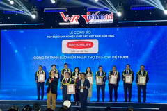 Cérémonie annonçant le Top 500 des plus grandes compagnies du Vietnam (VNR500) et le top 10 des plus prestigieuses entreprises dans les domaines de la pharmacie, de la logistique, du tourisme et de l'animalerie en 2024. Photo: VNA