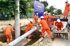 EVNHANOI assure la sécurité du réseau électrique face à la complexité des phénomènes pluvio-orageux. Photo: VNA