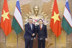Le président de l’Assemblée nationale du Vietnam (AN), Trân Thanh Mân (droite) et Nuriddin Ismoilov, président de la Chambre législative (Chambre basse) du Parlement d’Ouzbékistan. Photo: VNA