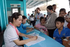 Un mois après le lancement du programme municipal de bilans de santé périodiques, plus de 108.000 habitants de Hô Chi Minh-Ville ont déjà été examinés. Photo: VNA
