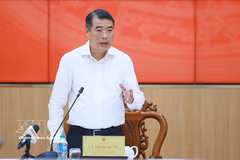 Le Premier ministre Lê Minh Hung s'exprime lors de la séance de travail avec les autorités de la ville de Cân Tho. Photo: VNA