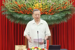 Le secrétaire général du Parti Tô Lâm, également chef du Comité central chargé du développement des sciences, des technologies, de l’innovation et de la transformation numérique, s'exprime lors de la réunion. Photo: VNA
