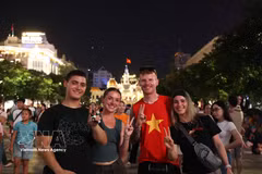 Des touristes étrangers à Hô Chi Minh-Ville. Photo: VNA