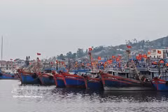 Des bateaux de pêche au port de Lach Bang, province de Thanh Hoa. Photo: VNA